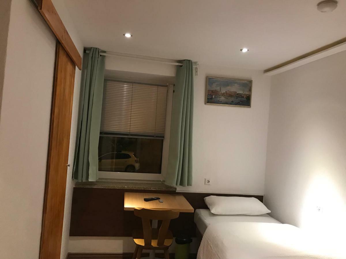 TU Ferienzimmer in Ulm Stadtmitte Exterior foto
